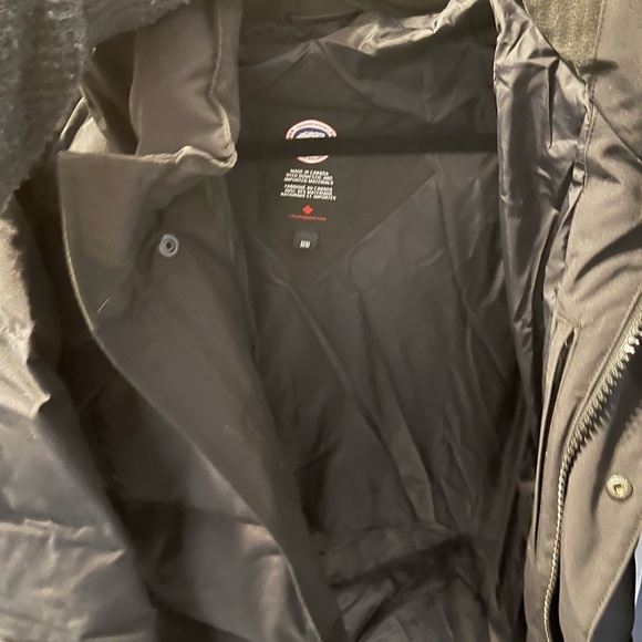 Men’s Canada Goose Style 2580M - Color - Noir. Size Medium - Picture 4 of 7